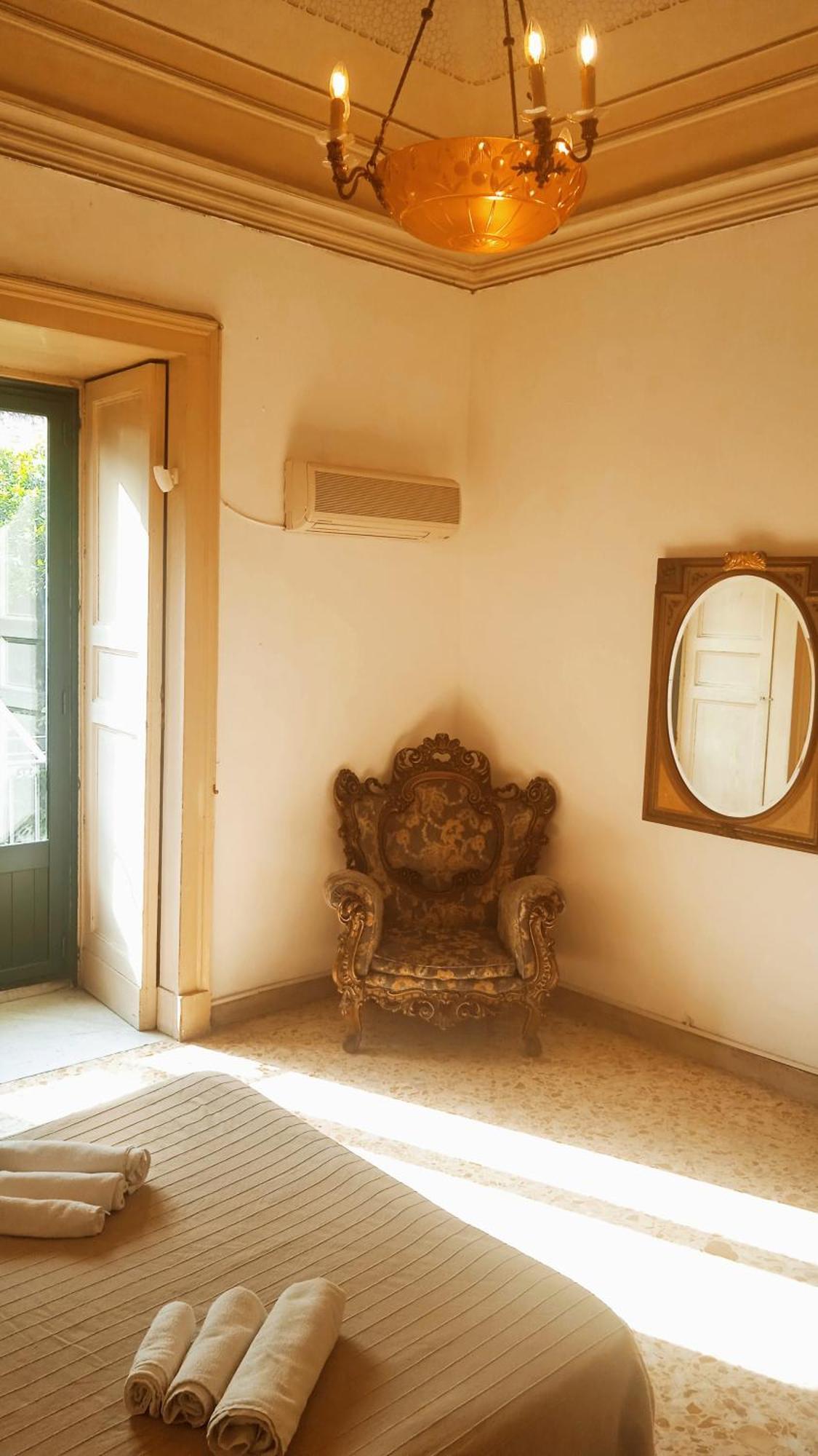 Bed And Books Bed & Breakfast Catania Ngoại thất bức ảnh