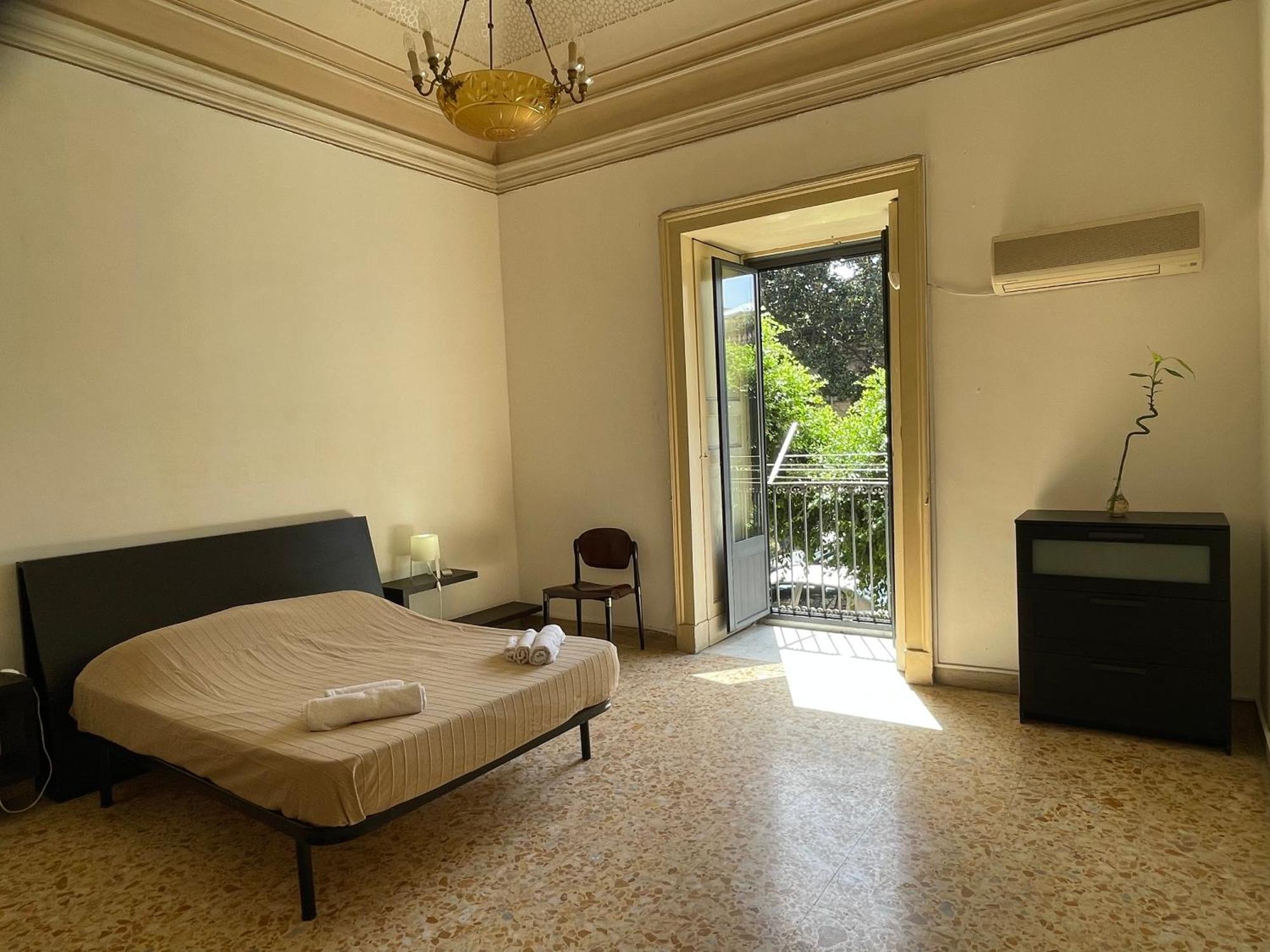 Bed And Books Bed & Breakfast Catania Ngoại thất bức ảnh