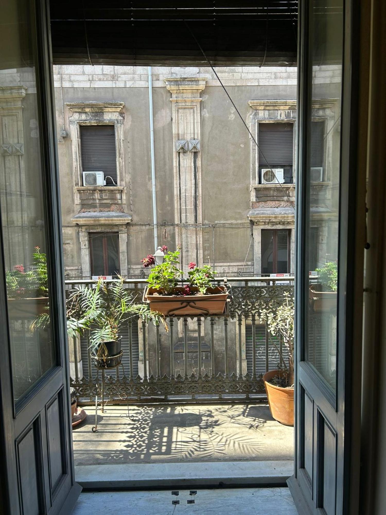 Bed And Books Bed & Breakfast Catania Ngoại thất bức ảnh