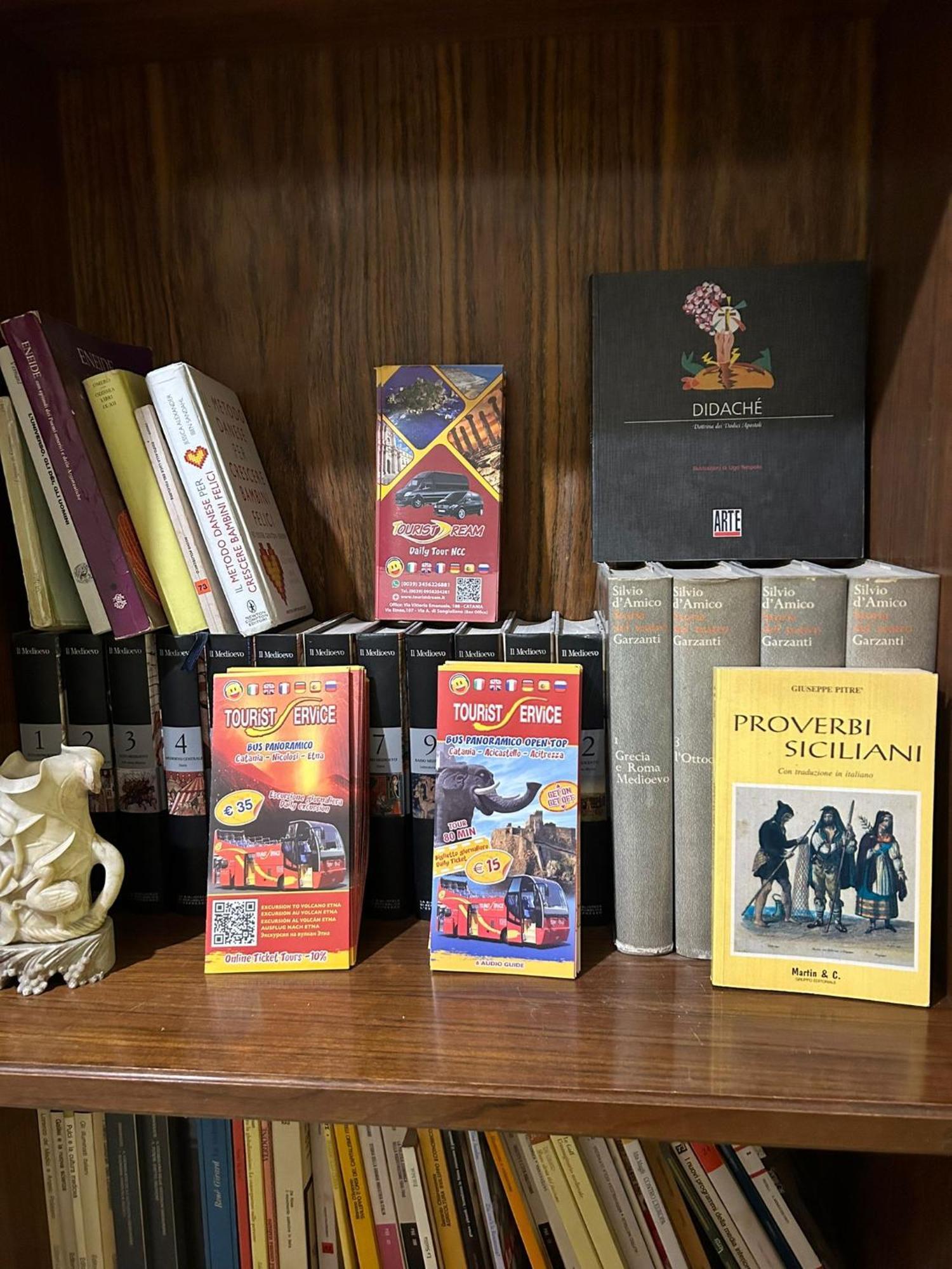 Bed And Books Bed & Breakfast Catania Ngoại thất bức ảnh