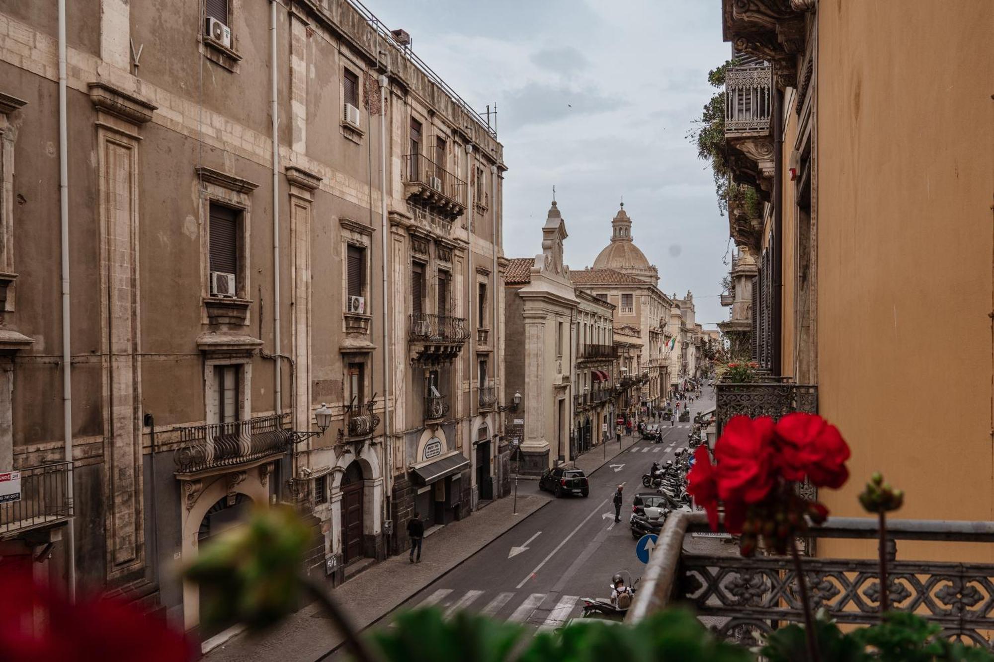 Bed And Books Bed & Breakfast Catania Ngoại thất bức ảnh